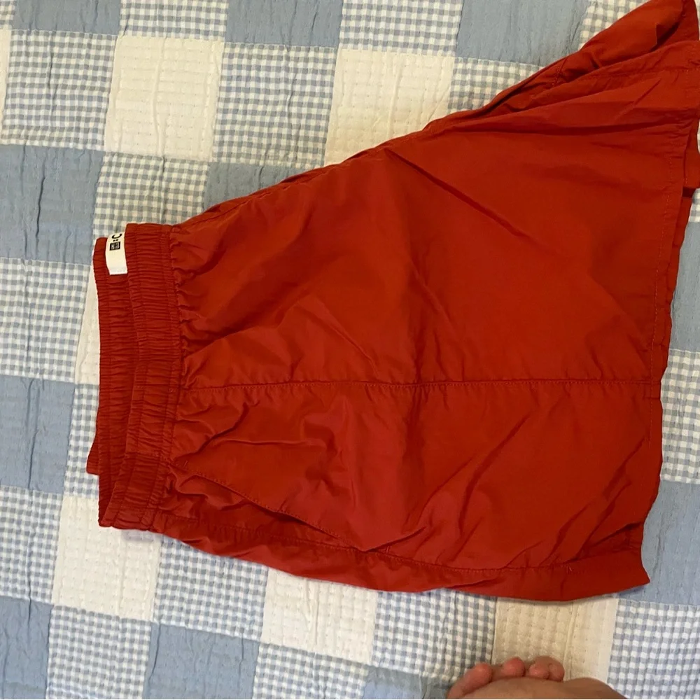 Uniqlo bold red